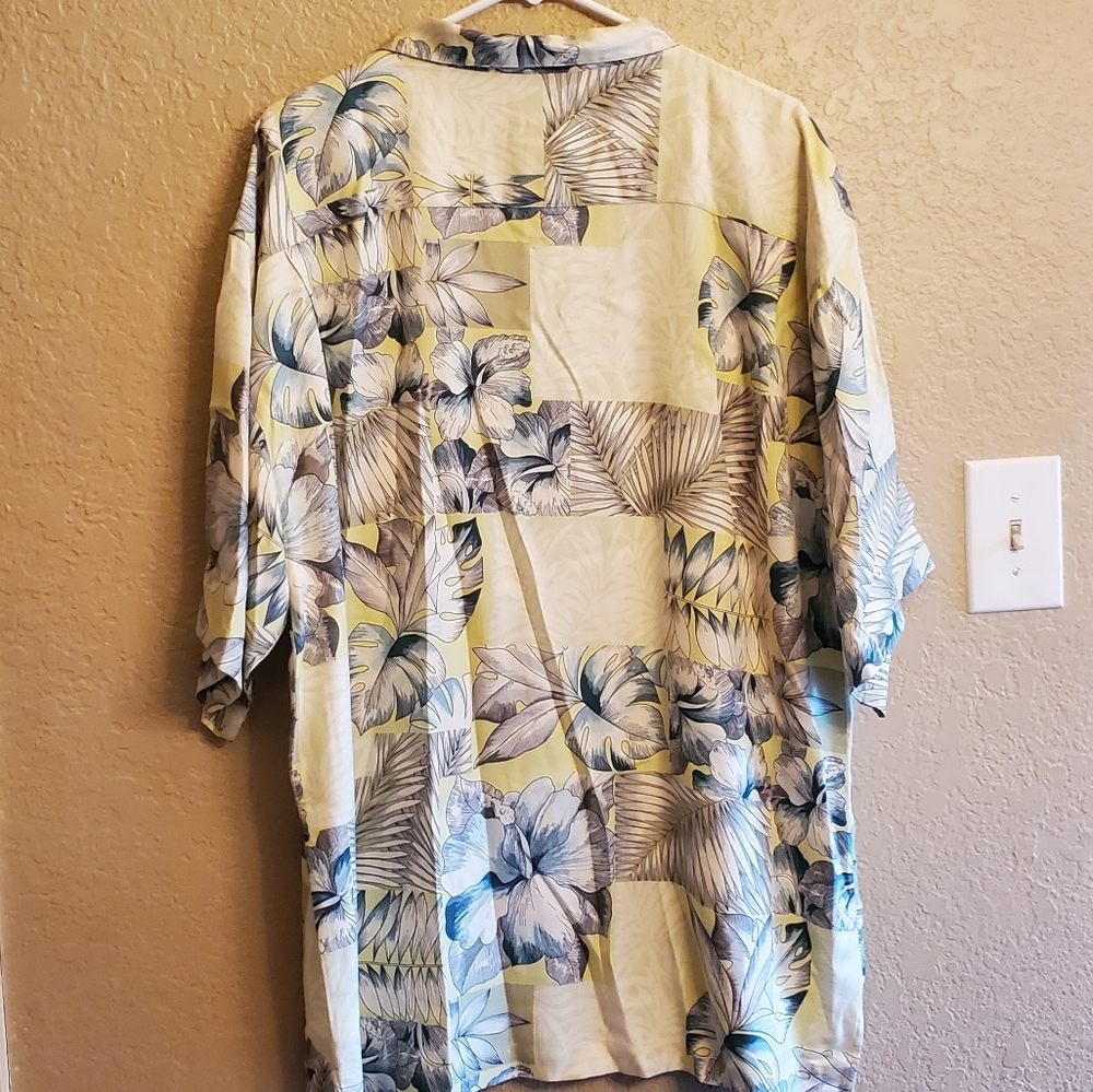 Tommy Bahama 100% Silk Floral Camp Shirt Sz XL - Picture 8 of 8